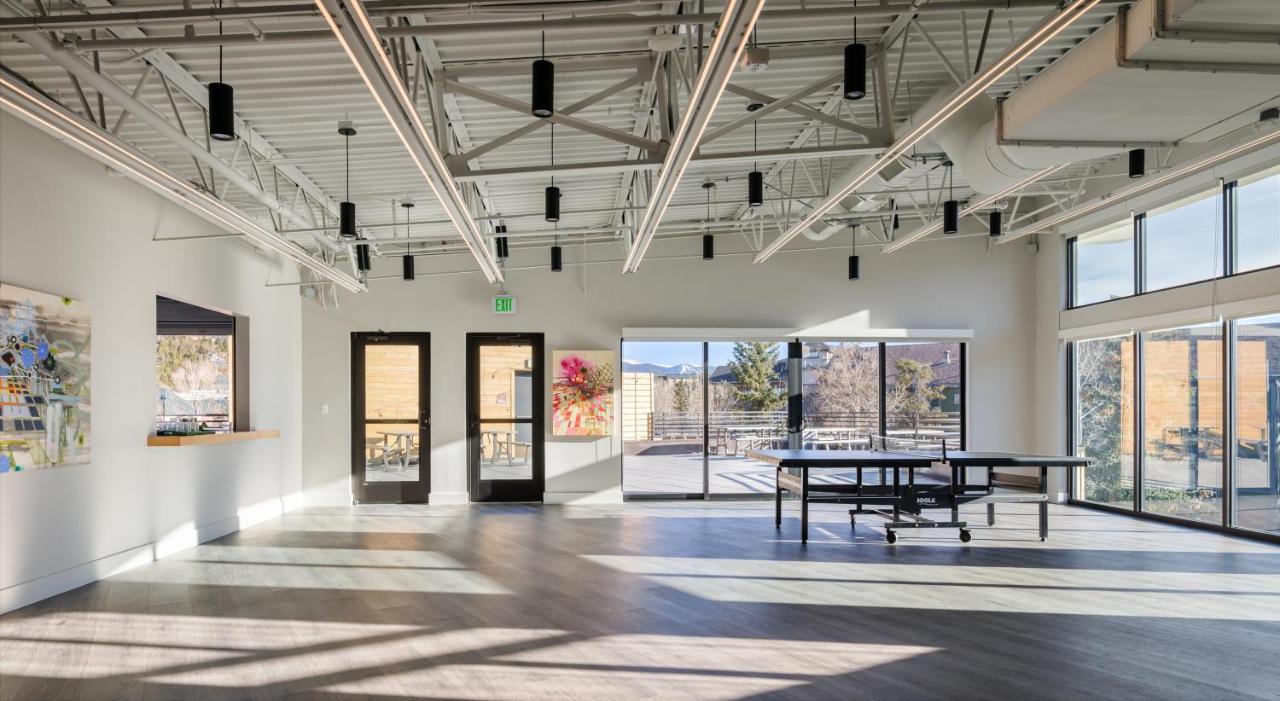 The Block Hotel & Commons Silverthorne Exterior photo