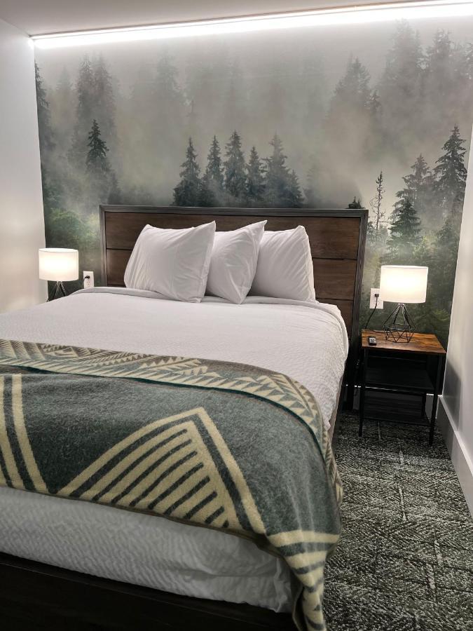 The Block Hotel & Commons Silverthorne Room photo